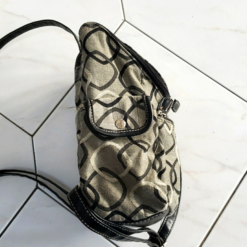 Purse, back style. Zip closure, gray and black pattern - Picture 3 of 5